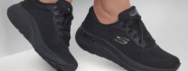 Skechers tira la casa por la ventana y rebaja al 50% una de sus zapatillas más vendidas 