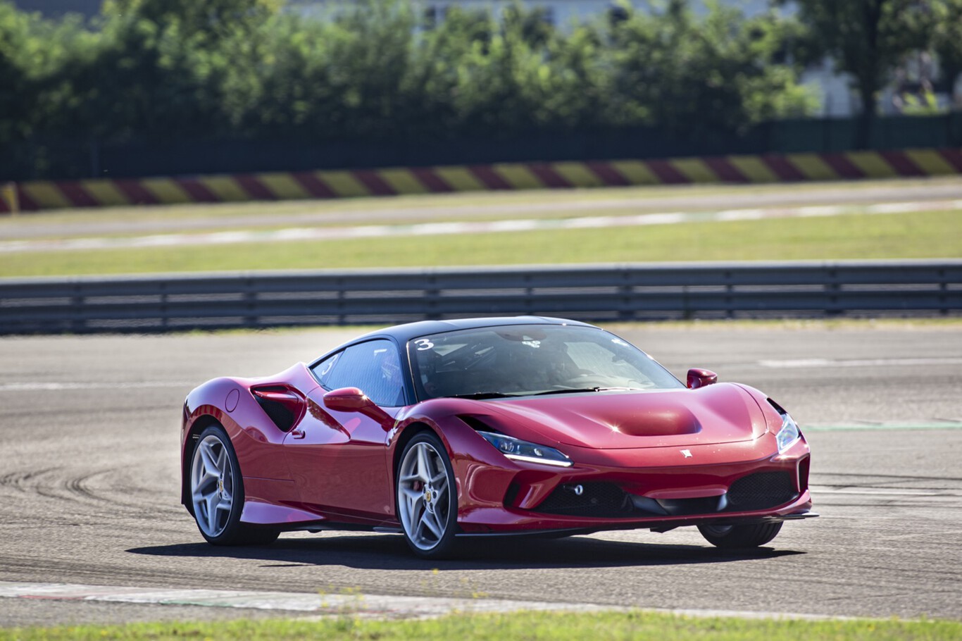 Probamos el Ferrari F8 Tributo en Fiorano: un superdeportivo que enamora a cualquiera con sus 720 CV