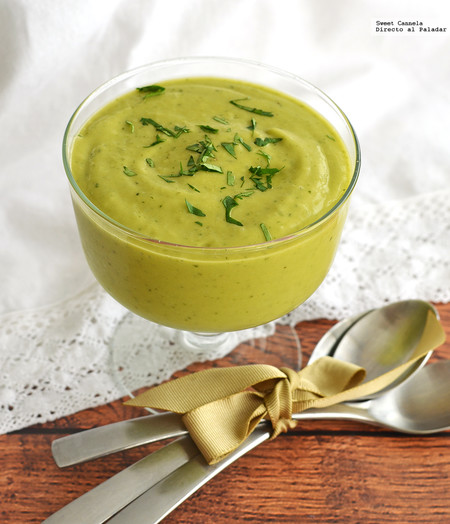 Sopa fría de aguacate, poblano y pepino. Receta para el verano