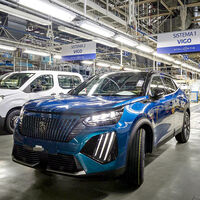 A Stellantis se le acumulan los coches sin vender por toda Europa. Su solución, paralizar la producción en seis fábricas europeas, incluidas las de España