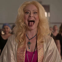 Disney+ y su mini serie perturbadora basada en un libro que retrata lo peor de las sectas reales, ya en streaming