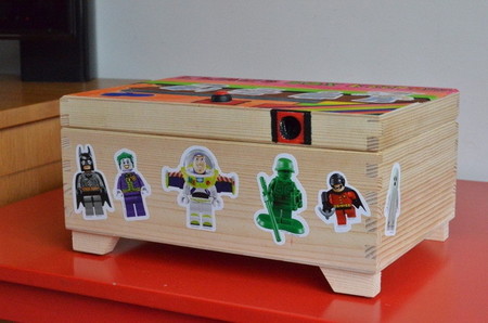 Caja de juguetes con seguridad biométrica