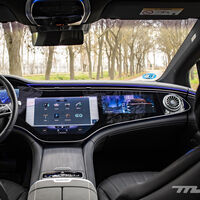 Las marcas de coches nos quitaron los botones físicos y nos obligaron a usar una pantalla. No es el futuro, es una idea mal ejecutada que ya fracasó en los años 80 