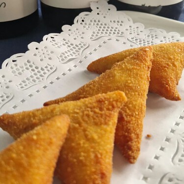 Croquetas hay muchas, pero las de este pueblo de Castellón son únicas: tienen forma triangular y se hacen con obleas 