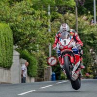 17 minutos y 10 segundos de demencia absoluta. Copilota la Honda de John McGuinness en el IOMTT