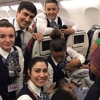 Se puso de parto donde menos lo esperaba: dió a luz a su bebé en pleno vuelo a 12.000 metros de altura