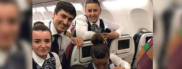 Se puso de parto donde menos lo esperaba: dió a luz a su bebé en pleno vuelo a 12.000 metros de altura