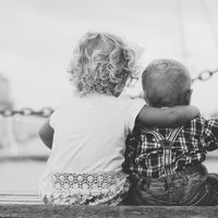 Cuando un niño nace, el hermano mayor crece de golpe