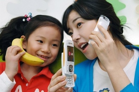 LG SV80, otro móvil banana