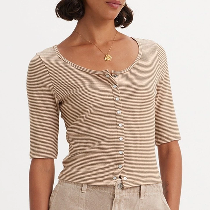 Camiseta de mujer con mangas francesas
