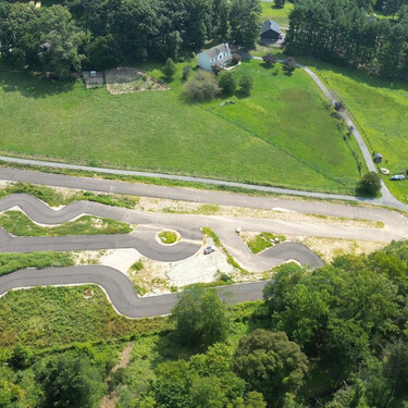 Quería construir una pista de karts en su casa para cumplir el sueño de su hijo y lo tenía todo: el terreno y el dinero. Solo faltaba que sus vecinos le dejaran