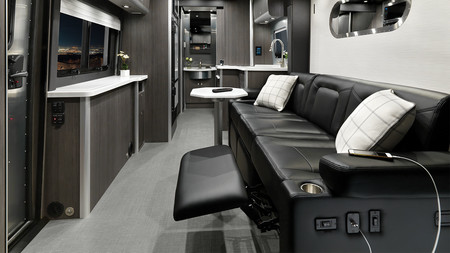 Atlas Formal Black Interior F2b