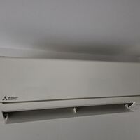 El aire acondicionado tiene unas aletas que hacen que funcione mucho mejor. Así hay que usarlas cuando hace calor
