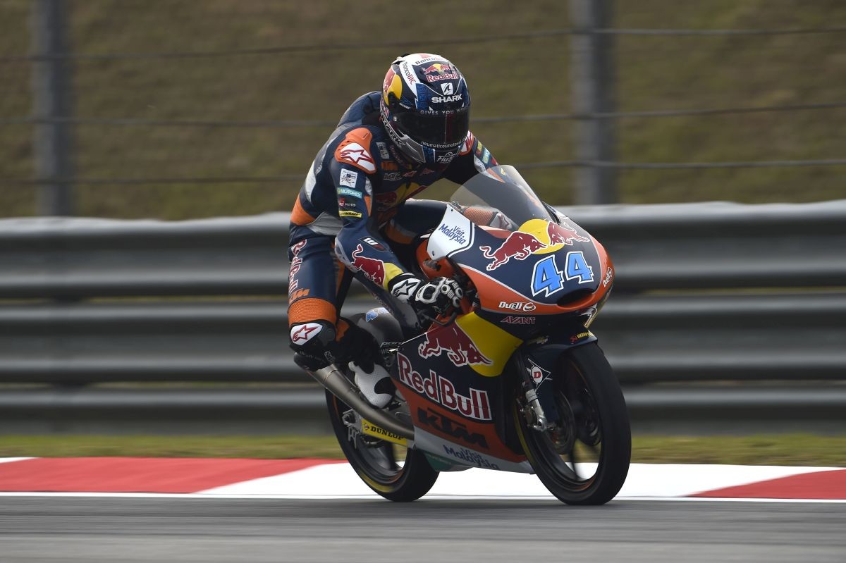 Miguel Oliveira suma otra victoria y Danny Kent se queda a un punto de ser campeón