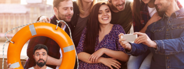 Qué significa ser un amigo flotante y por qué puede ser algo positivo, según expertos en amistad