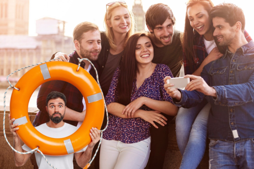 Qué significa ser un amigo flotante y por qué puede ser algo positivo, según expertos en amistad