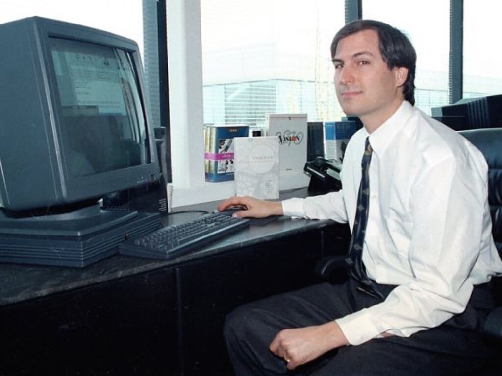 La decisión de usar la IA de Google recuerda a la vieja Apple que trajo de vuelta a Steve Jobs: buscar fuera lo que no puedes crear dentro