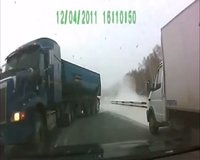 Hay gente con mucha suerte edición XXXVI: Cuando ves pasar por delante de ti tu vida y un camión patinando