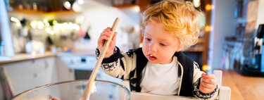 Cómo adaptar tu cocina a la pedagogía Montessori para que los niños tengan más autonomía y aprendan colaborando en casa