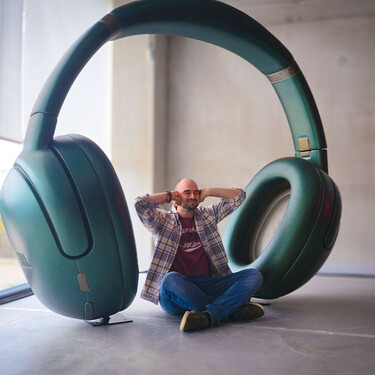He probado los nuevos auriculares de JBL en una habitación con 20 personas hablando a la vez. No esperaba que su IA me aislara de una forma tan bestia