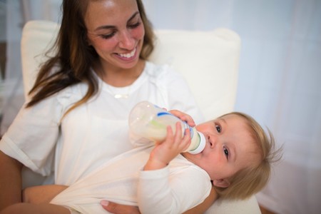 Beneficios de la leche de cabra y su uso como fórmula infantil para bebés