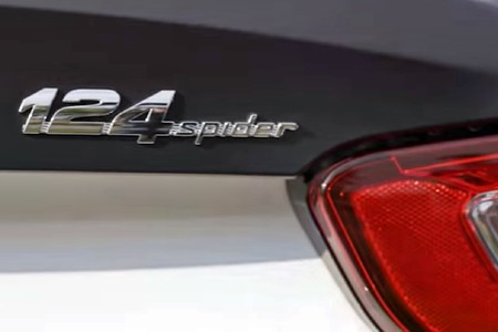 ¡Música para tus oídos! El nuevo Abarth 124 Spider suena así de bien en su primer teaser