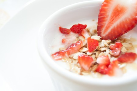 ¿Qué tan saludable es la leche de avena?