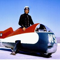 Hace 70 años unos ingenieros alemanes quisieron hacer la primera moto aerodinámica del mundo. Lo que les salió es una especie de tumbona que batió 17 récords mundiales 