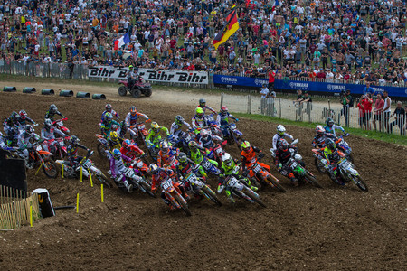 Jorge Prado amenaza el liderato de MX2 y Jeffrey Herlings suma el séptimo doblete de MXGP en Francia