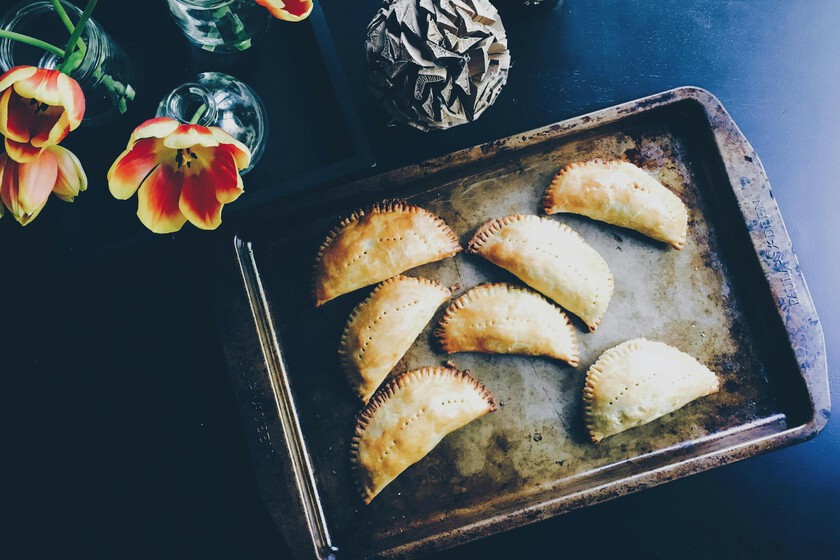 Cómo hacer un kilo de masa para empanadas dulces o saladas: el delicioso manjar relleno que triunfa como postre en Semana Santa