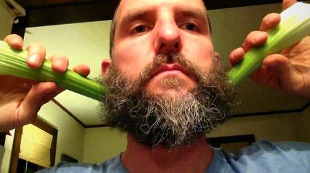 Magic Beard, un simpático Stop Motion de trucos barbudos