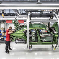 El coche eléctrico obligará a uno de cada cuatro empleados de Porsche a reconvertirse si quiere seguir en la compañía