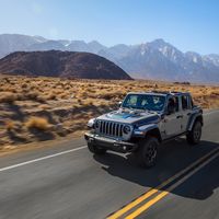 El Jeep Wrangler 4xe ahora es híbrido enchufable pero conserva toda su esencia 4x4, con 375 CV y 40 km de autonomía