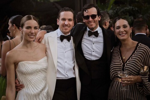 Los vestidos de invitada rebajados en Cortefiel que cuentan con la aprobación de Tamara Falcó (por razones obvias)