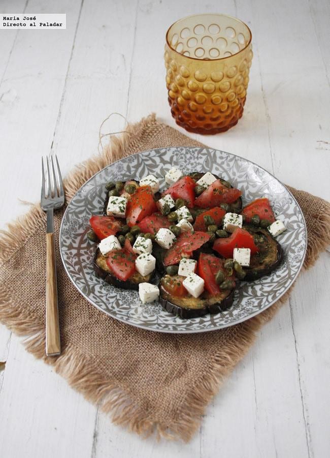 Ensalada de queso feta y berenjenas a la plancha: la receta ideal para una cena ligera