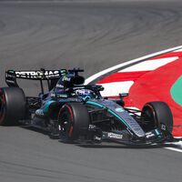 George Russell controla a los Ferrari para seguir alargando su dominio en la primera Sprint en China 