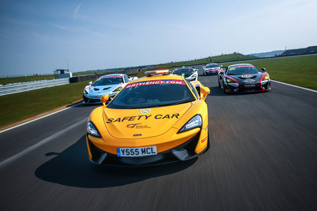 ¿Un McLaren 540C 'Safety Car'? Pues sí, en el British GT Championship