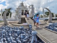 El templo inacabado de Wat Rong Khun, Tailandia