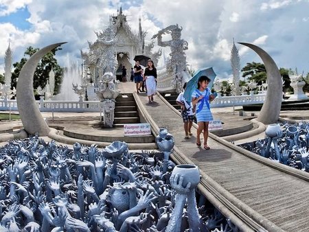 El templo inacabado de Wat Rong Khun, Tailandia