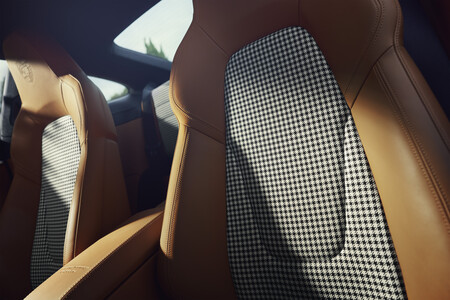 Asientos pata de gallo en el Porsche 911 Sport Classic