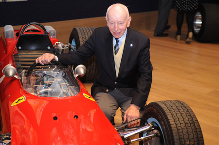 El único campeón del mundo en dos y cuatro ruedas, John Surtees, falleció a los 83 años de edad
