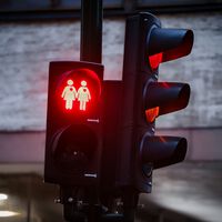 Un semáforo en Valencia estuvo en rojo y verde a la vez durante días y nadie lo arregló a tiempo: la chapuza ha costado 45.000 euros 