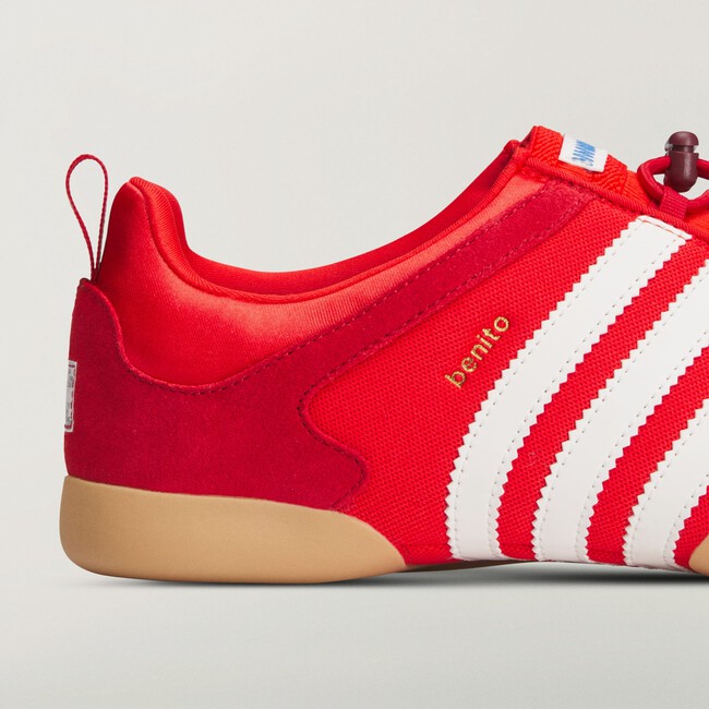 Bad Bunny Y Adidas Se Anotan Otro Gol Con Las Zapatillas Que Parecen Balerinas En Rojo Fuego Para Sumarle Calor A La Temporada