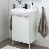 ¡No te lo pierdas! El armario con lavabo incorporado de IKEA para los baños más pequeños ahora a un precio irresistible