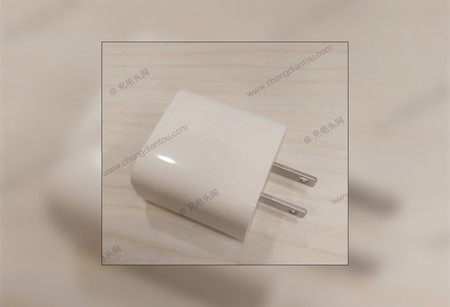 Vuelve a filtrarse un cargador para iPhone con conexión USB-C, todo apunta a que será el cargador del iPhone de este año