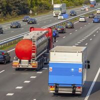 La DGT multa a cerca de mil camioneros y conductores de autobús en una semana por exceder las horas de conducción