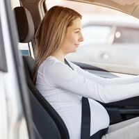 Estas son las recomendaciones de Sanidad para moverte en bicicleta o en coche con seguridad si estás embarazada y cuando nazca tu bebé 