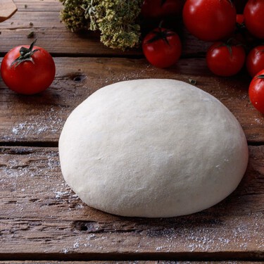 Masa de pizza casera sin levadura para hacer en 30 minutos con tres ingredientes
