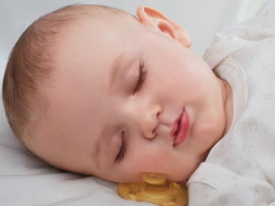 Con chupete, confiado y seguro 