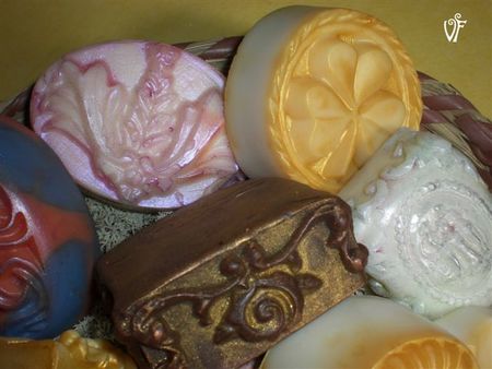 Algo más que regalos para mamá: jabones antiguos y bolsos florales